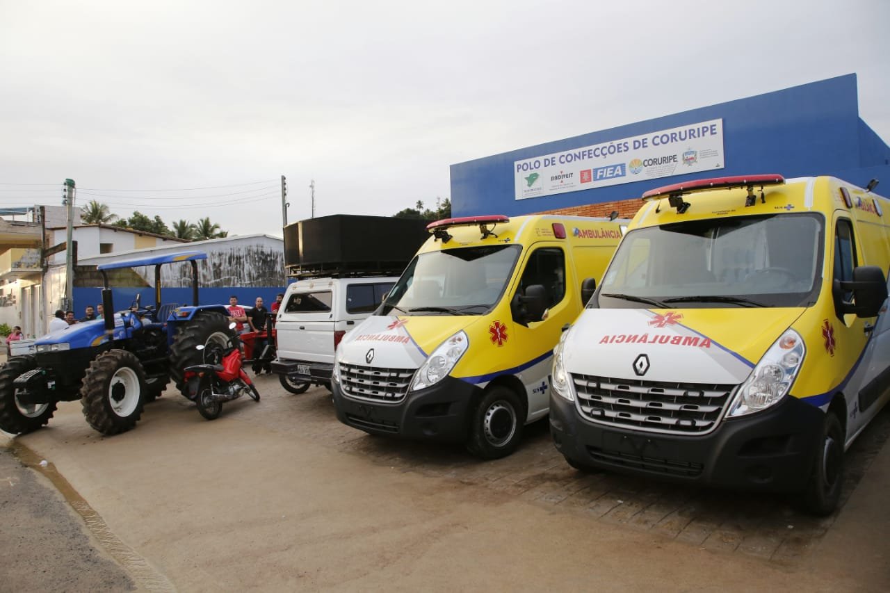 Os municípios de Coruripe e Feliz Deserto receberam ambulâncias de transporte sanitário (Foto: Thiago Sampaio)