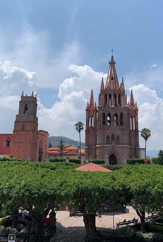 A Parroquia de San Miguel Arcangel.